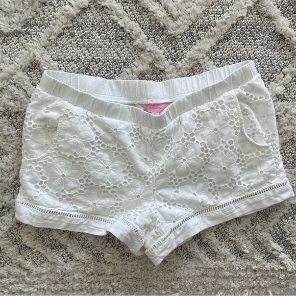 Lilly Pulitzer eyelet elastic waist shorts. Size M - Picture 1 of 2